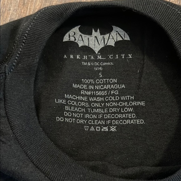 NWOT- Black DC Comics Batman/Cat Woman Graphic Tees - Short Sleeve - Picture 2 of 11